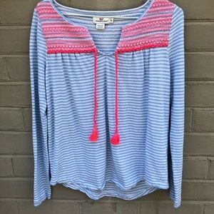 EUC Vineyard Vines Size XS Embroidered Yolk Top